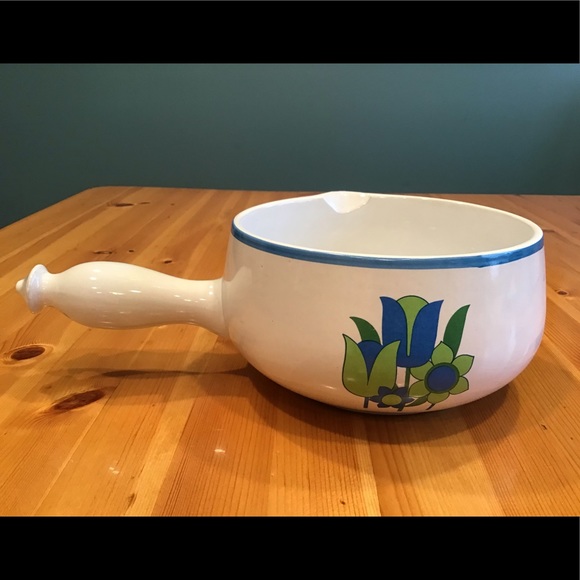 VINTAGE 70’s OVENPROOF STONEWARE HANDLED CROCK FLOWER POWER! - Picture 1 of 5